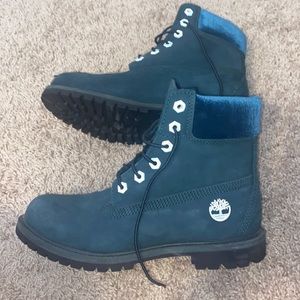 Like new velvet Timberland boots! Only work two times!